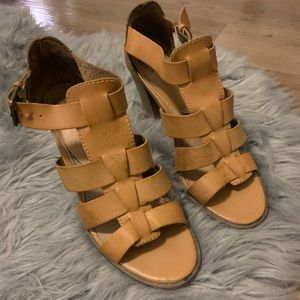 Report Caramel Heel
